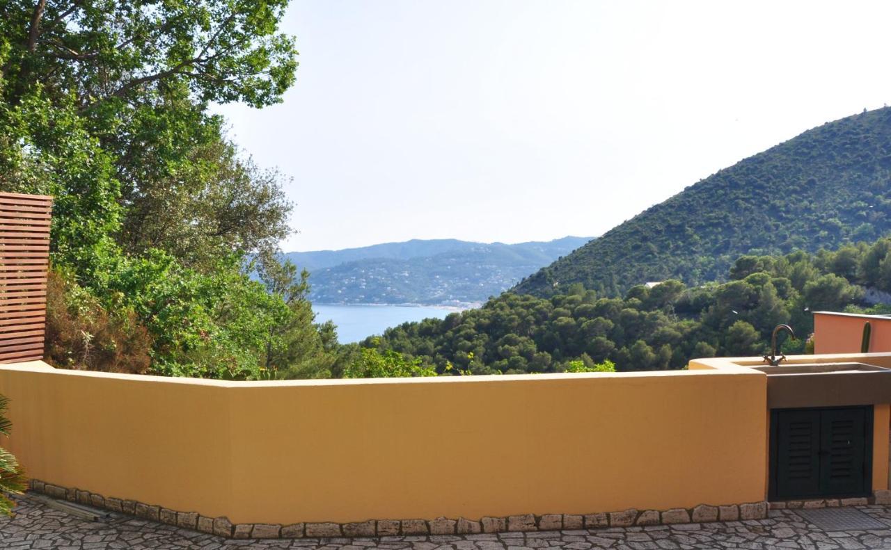 Una Spettacolare Vista Mare - Casa Con Jacuzzi Bergeggi Exteriér fotografie