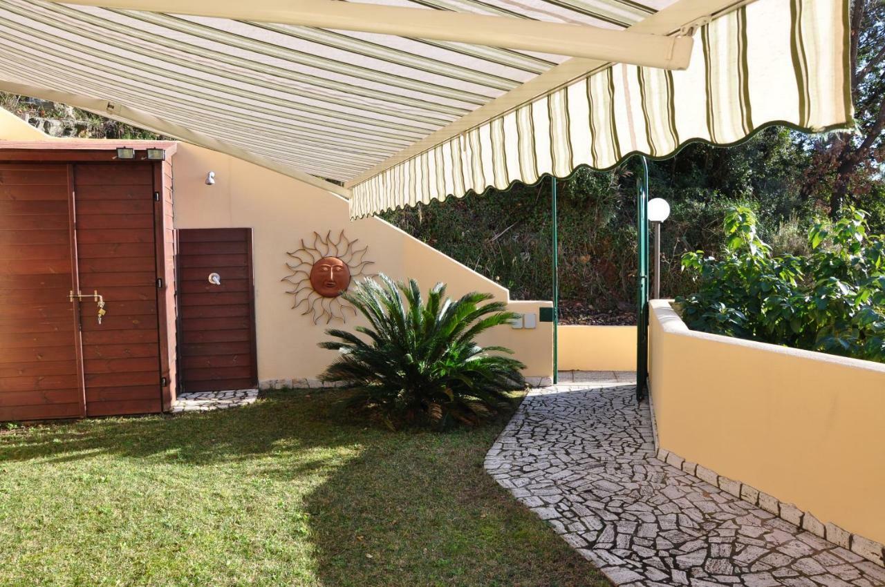 Una Spettacolare Vista Mare - Casa Con Jacuzzi Bergeggi Exteriér fotografie