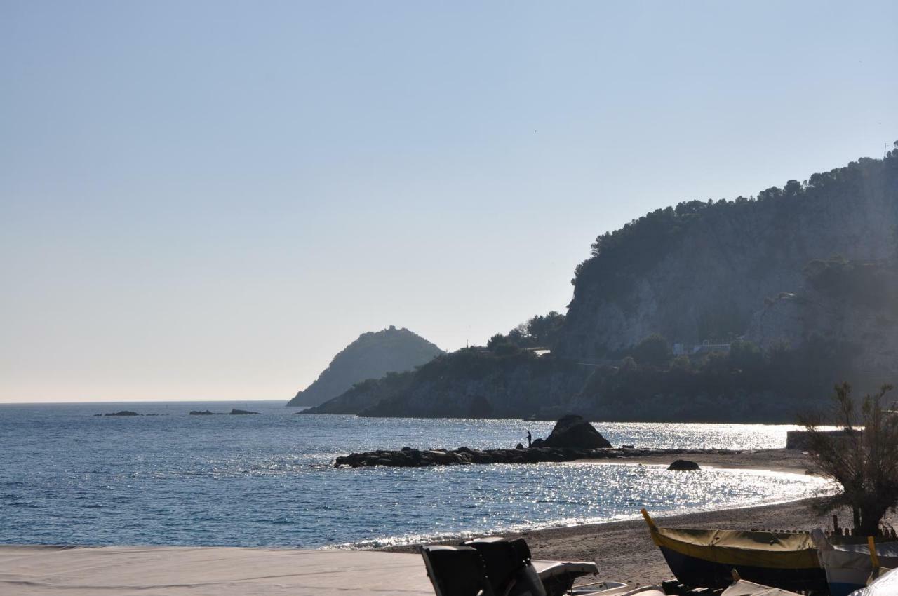 Una Spettacolare Vista Mare - Casa Con Jacuzzi Bergeggi Exteriér fotografie