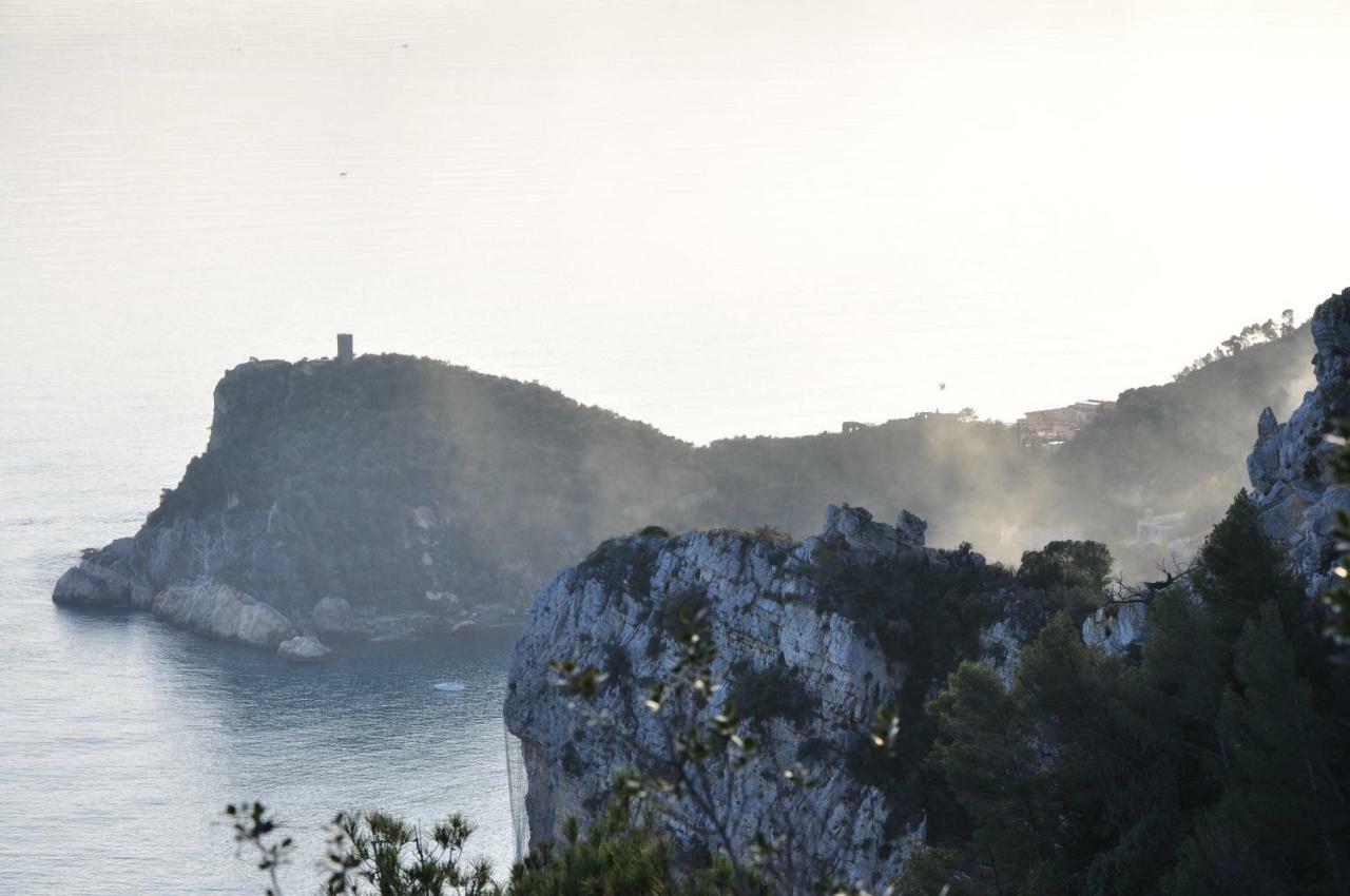 Una Spettacolare Vista Mare - Casa Con Jacuzzi Bergeggi Exteriér fotografie